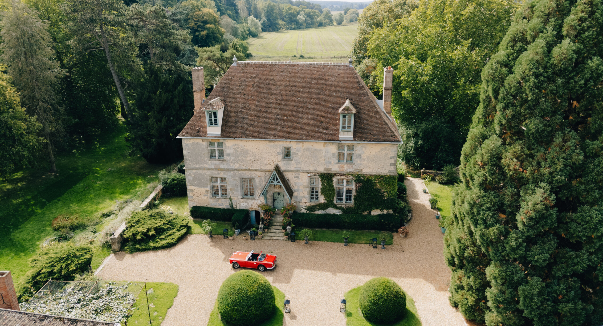 Prestataires du mariage réunis autour d’un projet créatif et collaboratif. Shooting d’inspiration mariage : les coulisses de Muse Créative