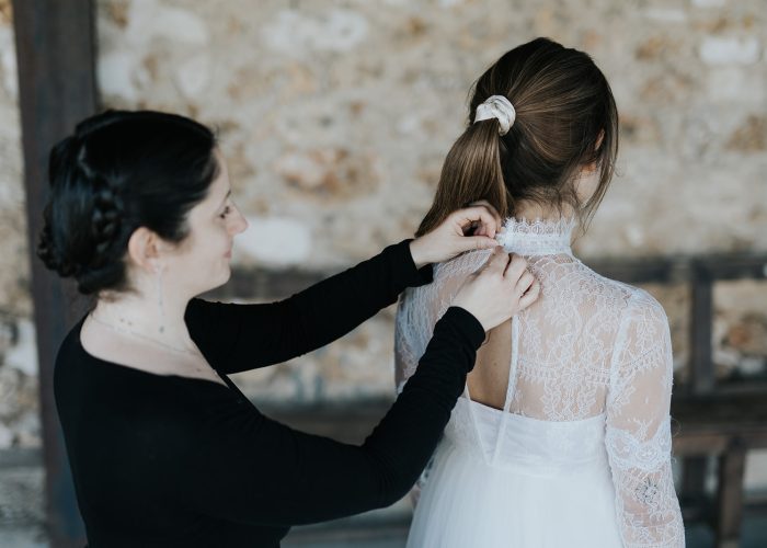 Couple stressé par l’organisation du mariage avant de faire appel à une wedding planner